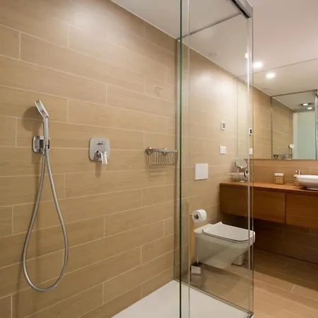 Sea View Near The דירה פואנגירולה