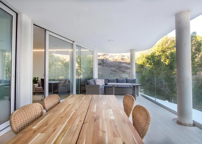 Apartment Sea View Near The